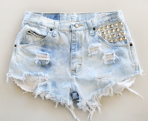Simple Tips To Look Cool In Denim High Waist Shorts | Camo Shorts